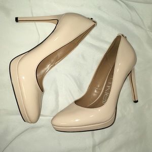 calvin klein susan patent platform pump